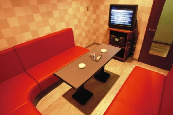 A06- Karaoke Private Room with Drinks